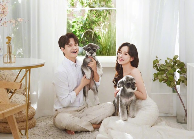 台湾|张檬晒与金恩圣婚纱照，中韩西式风格都有，甜蜜告白：心上人是枕边人