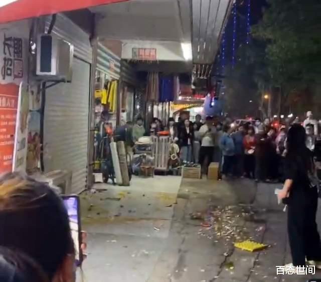 武穴网红出轨,原配跳江自杀,一儿两女家财万贯,群众砸鸡蛋泄愤