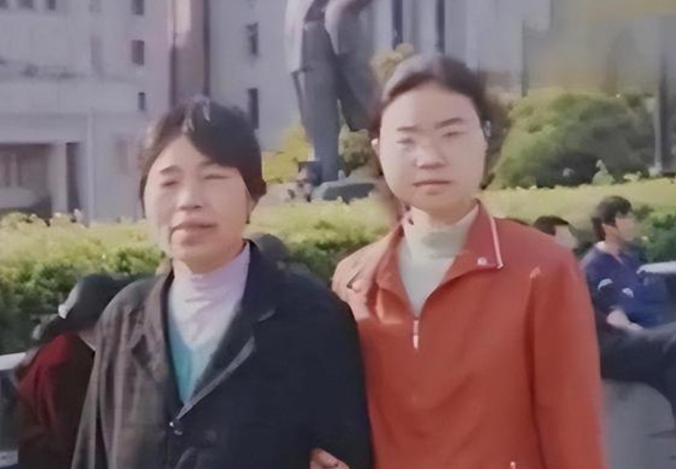 带母上学的杨元元,在宿舍自缢身亡,没人愿意被“脐带”栓一辈子