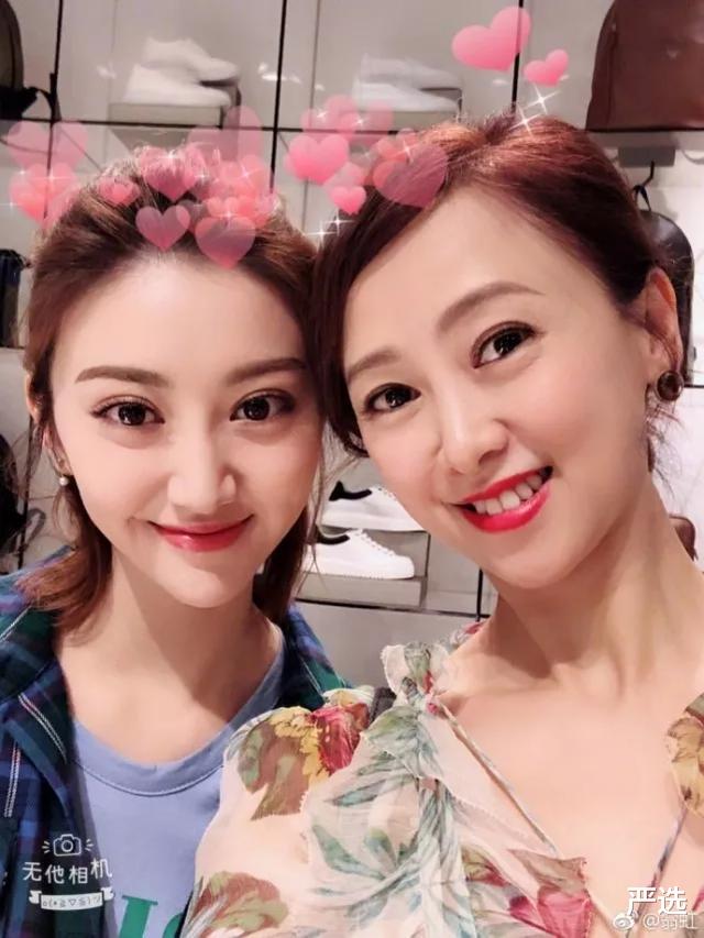 翁虹|52岁翁虹\牛奶肌\太养眼！与景甜合照宛如姐妹，网友：是个小姐姐