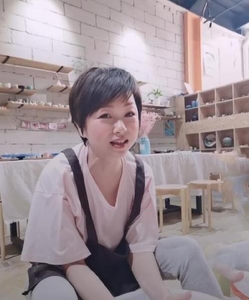 刘玉翠|刘玉翠：长期在内地居住，靠退休金生活，没有通告无奈做直播