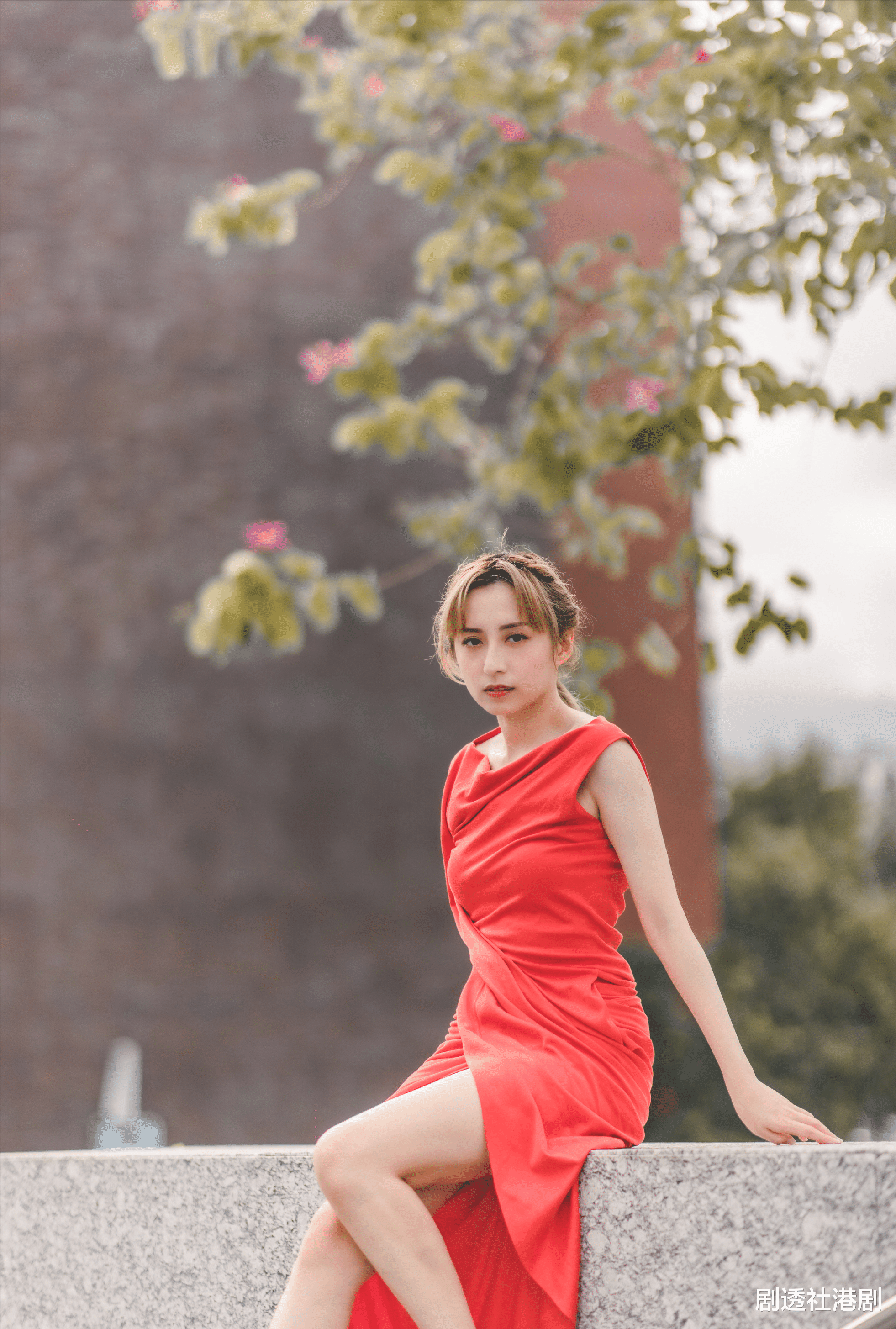 TVB|无视争奖是非,TVB花旦过33岁生日,好闺蜜挺巨肚带两个儿子参加