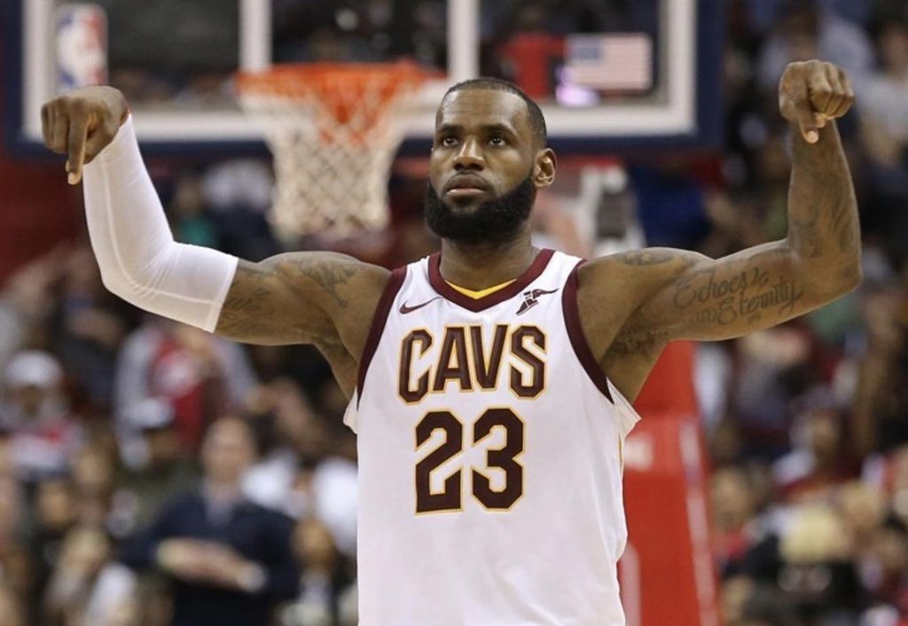 勒布朗·詹姆斯|詹姆斯的人气变低了？全明星投票输给了他，NBA门面要换人了？