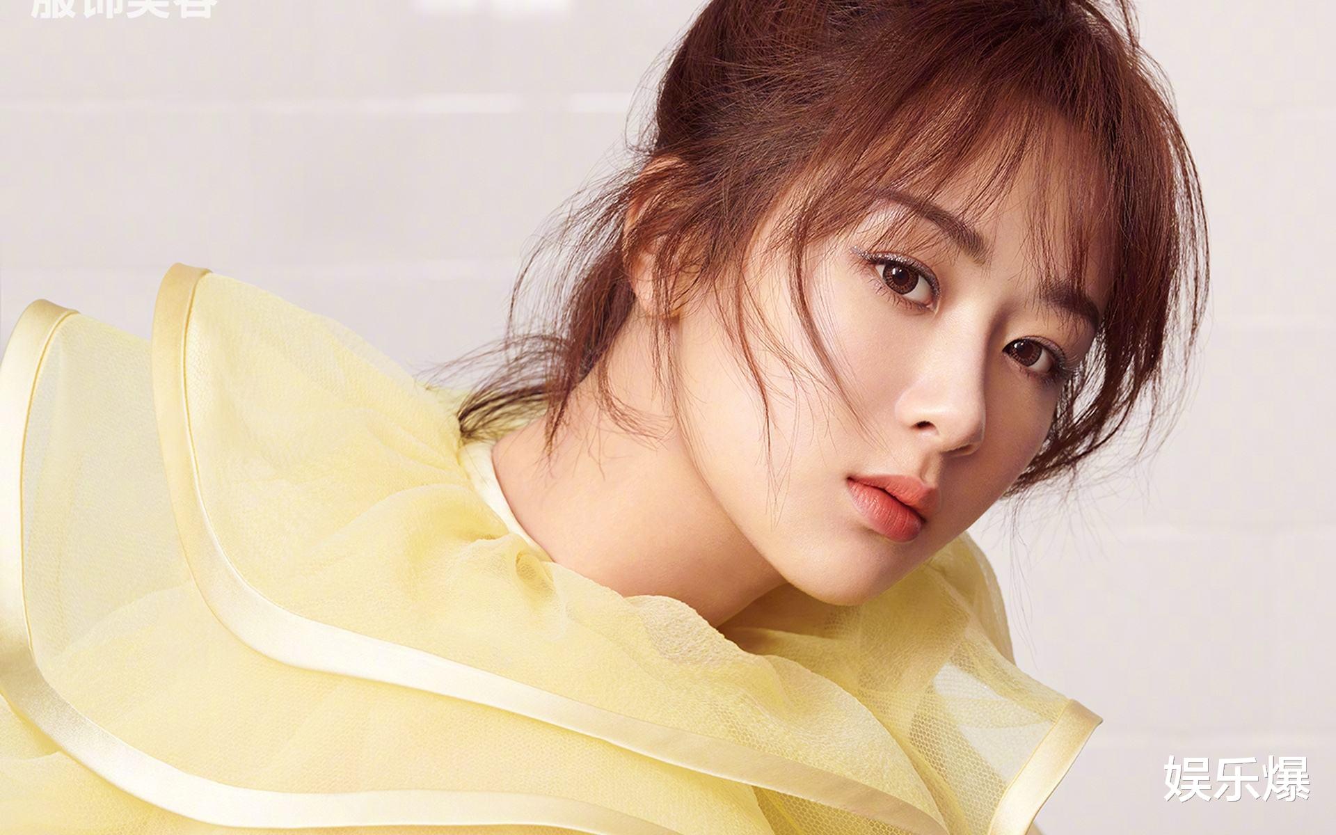 杨紫|杨紫现身环球影城被偶遇,状态良好获称赞,却因私服被吐槽