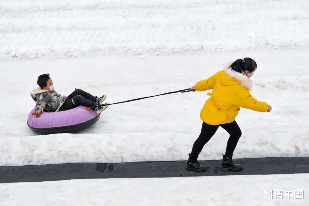 今日大寒,冬暖炉旁相依偎,与君盼春归!