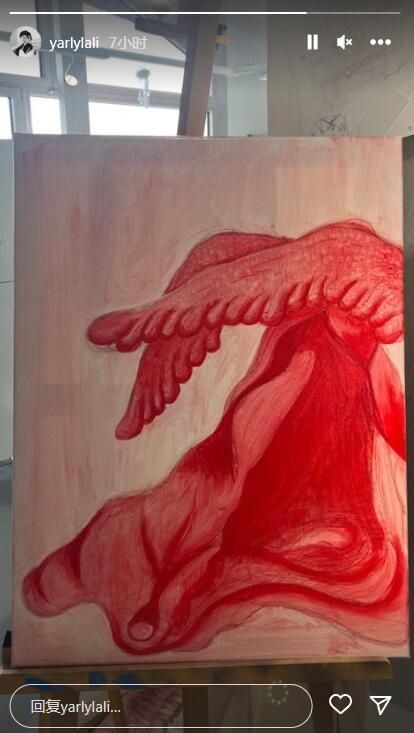 李嫣|王菲女儿16岁疑早恋,她悄悄撤掉男女头像晒自拍,半露手臂表情高冷