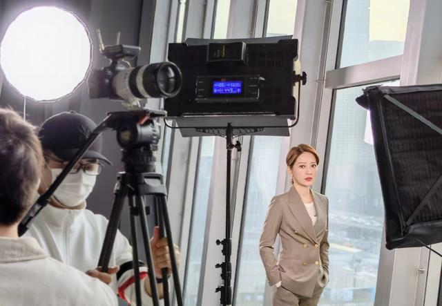 央视|又一个嫁给爱情的央视女主持!40岁生了宝宝,现在过得让人羡慕