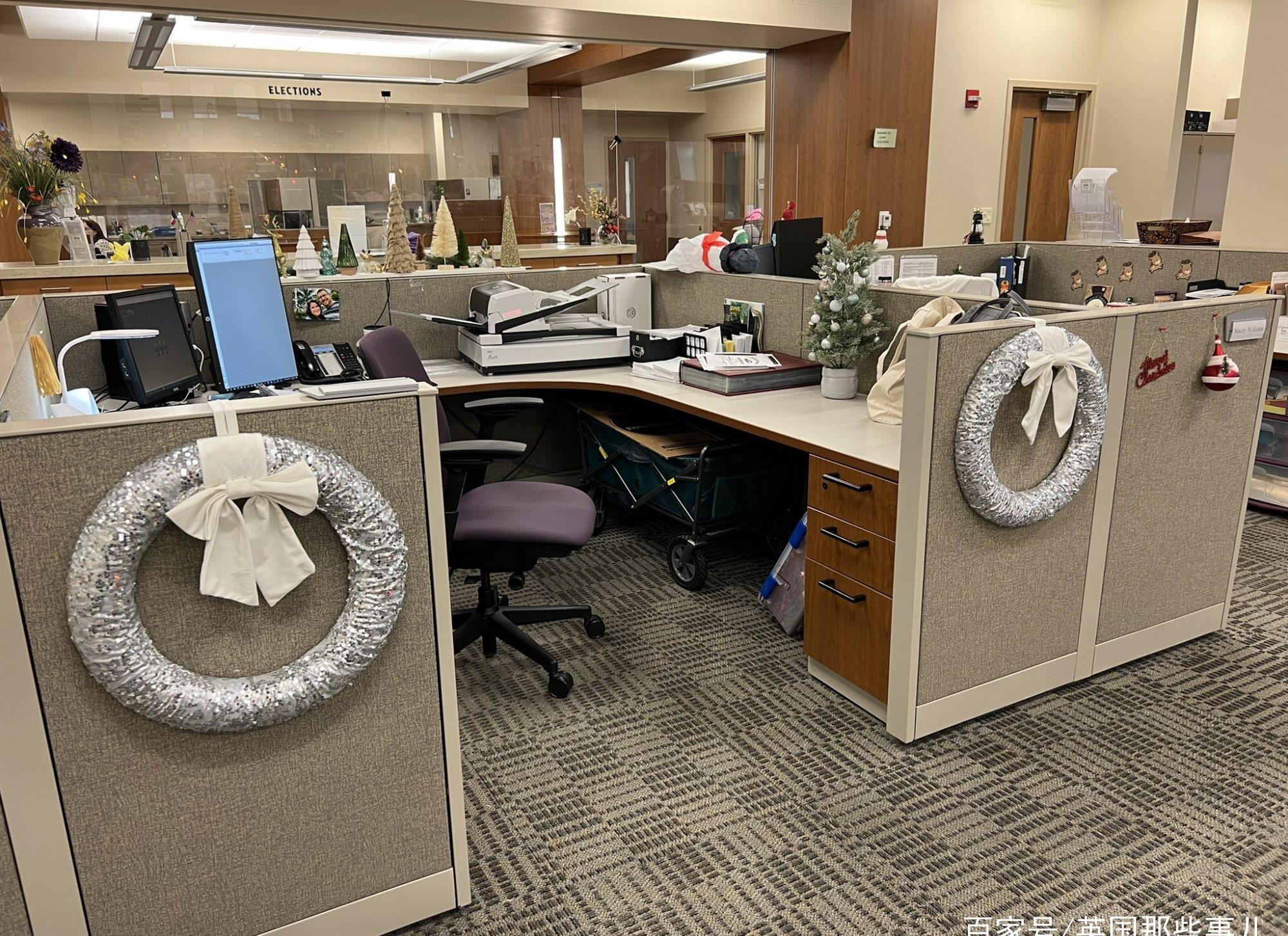 国外新员工问老板能不能装饰工位,老板同意后,万万没想到画风这么浮夸!