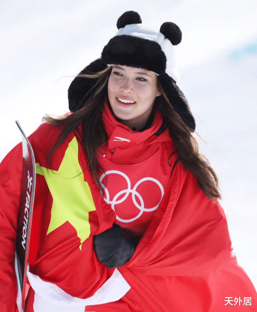 张艺兴|张艺兴喊谷爱凌加微信，问“有冰墩墩”吗？双金王高情商化解尴尬