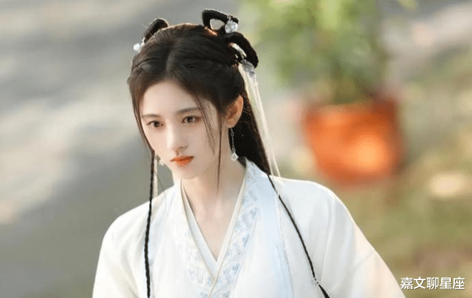 刘亦菲|刘亦菲的“灰头土脸”，林允的“狼吞虎咽”，足以让多少同行羞愧