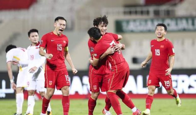 吴曦|再反转！向缩头吴曦道歉？黄健翔公开认错另有深意，球迷：你没错