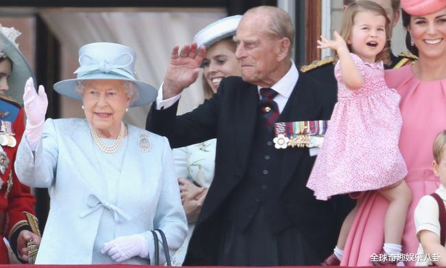 夏洛特公主|送马被阻止,夏洛特亲手制作礼物纪念女王登基70周年,反脱颖而出