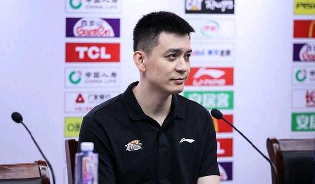 广东男篮|辟谣！杨鸣否定外援签约一事阻止广东是本意李洪庆拒绝历史重演