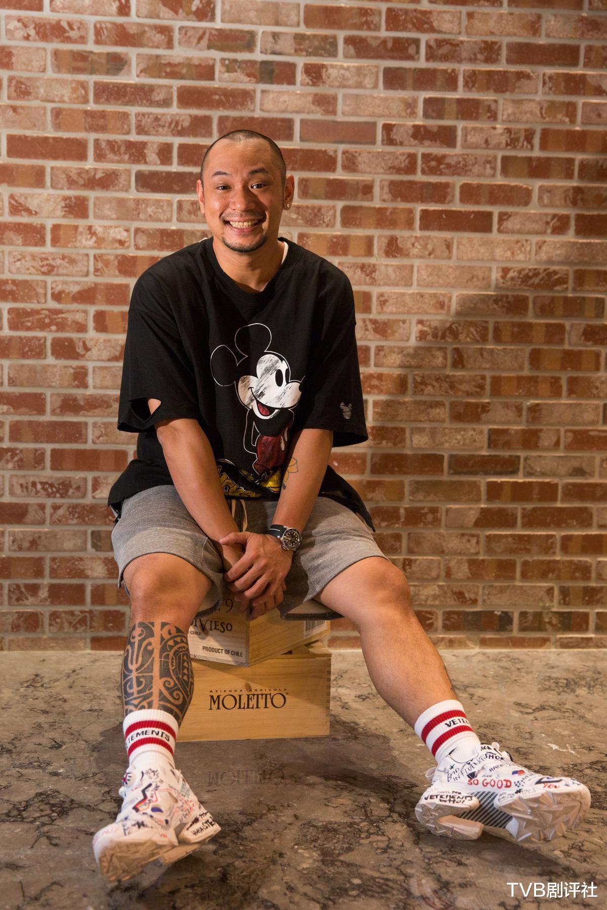 贾斯汀·比伯|TVB男艺人金刚分手后仍未走出情伤，下月回归拍TVB新剧