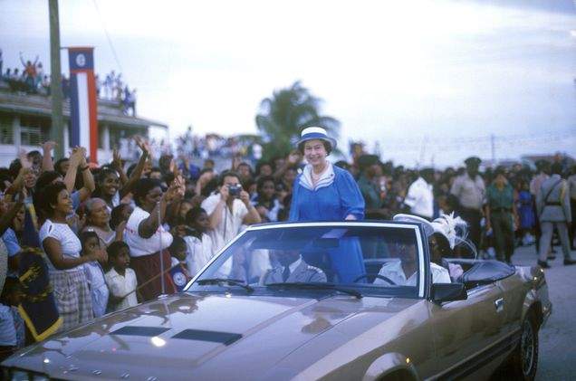 威廉|威廉凯特盛装亮相圣·帕特里克节,小萌娃却被王子的制服魅力征服