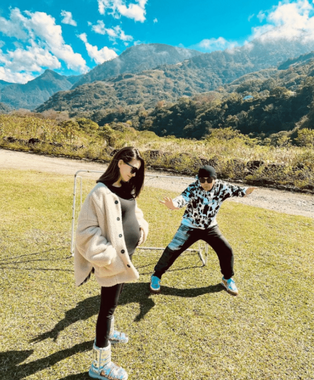 周杰伦|昆凌曝三胎的秘密,原因叫人笑掉下巴,周杰伦被歌迷的祝福声淹没