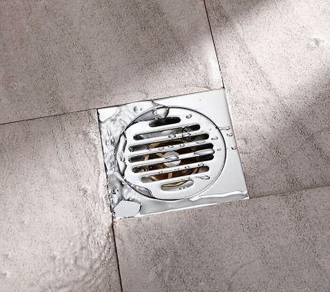 传统地漏已经过时了,聪明人都这样做,下水快还不堵,真有远见