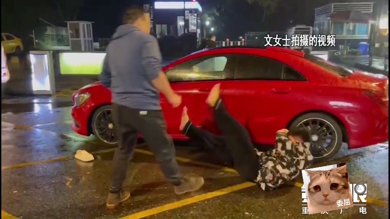 重庆：男子跟女友在KTV吵架，打车回家时发生意外，男子被打进医院