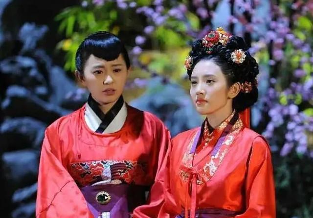 古装剧|古装剧里有争议的服化：唐艺昕韩式盘发，于正造型师去韩国进货