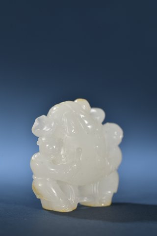 和田玉籽料|和田玉籽料童子击鼓 雕件