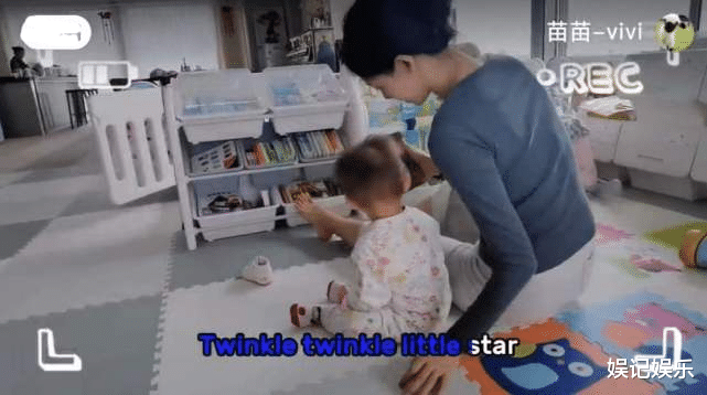 |苗苗晒一家三口日常，夸女儿以后是水灵的大美女，小酸奶露脸超萌