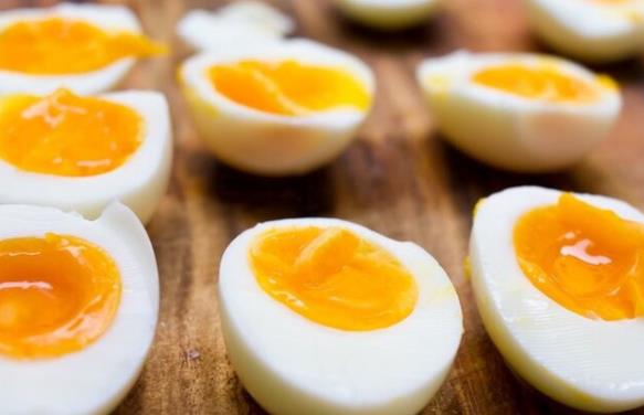 鸡蛋|每天一个鸡蛋，是“养生”，还是“损坏心血管”？研究后说出答案
