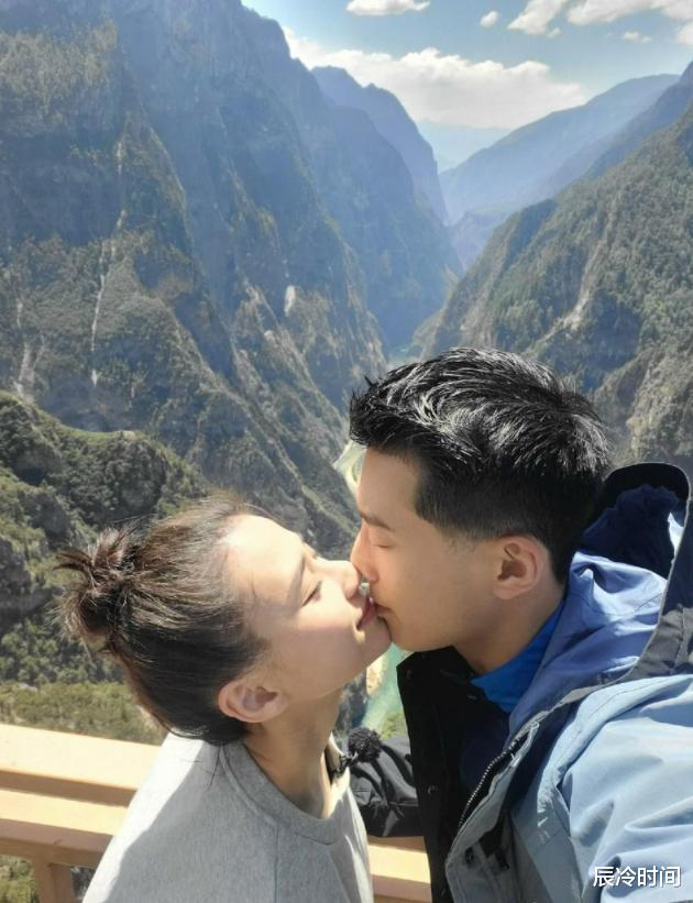 窦骁|窦骁的“富贵”情史：前任皆是富家千金，仅花两周就拿下赌王爱女