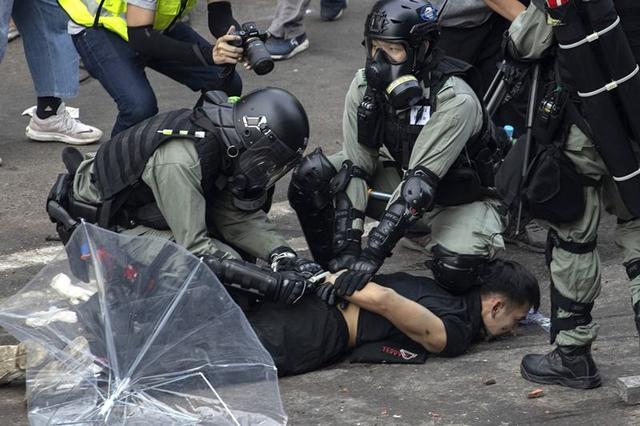 乱港分子刚从内地出狱,一回到香港就被捕,罪名非比寻常