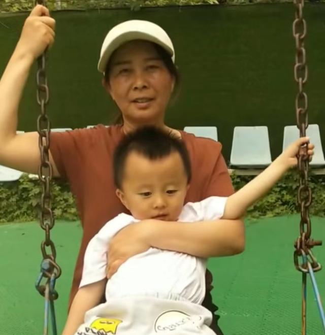 bilibili|田静爸爸晒奇奇成长记录,田妈频频出现!网友:姥姥姥爷辛苦了