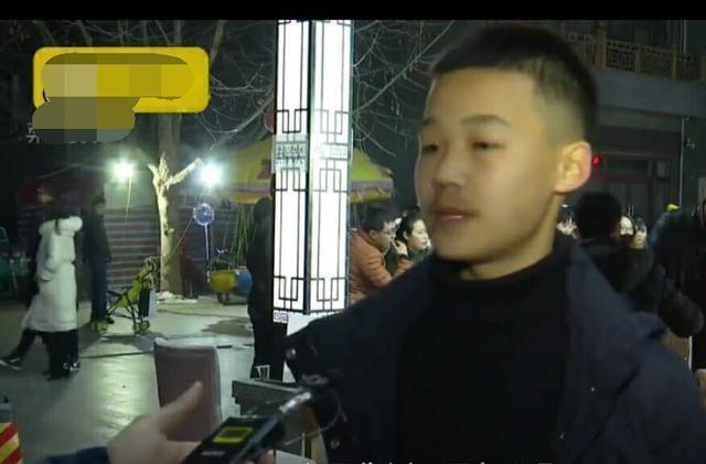 初二男生走红了,“摆摊”8天赚了近2万,网友笑赞:下一个马云