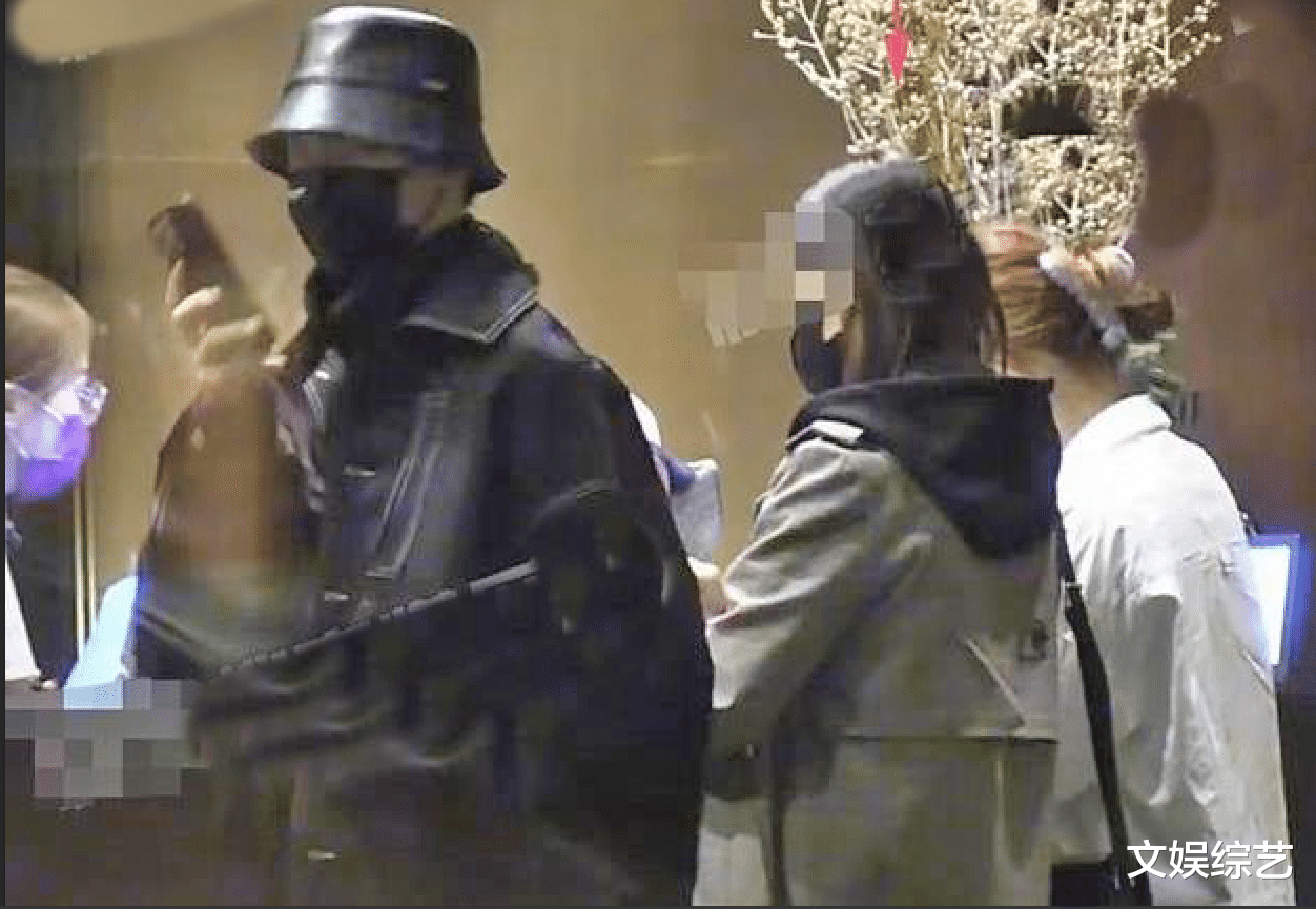 李一桐被曝新恋情,与一男子相约酒店,包裹太严实,身份很难分辨
