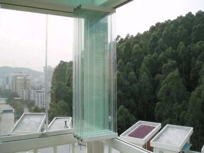 朋友家封阳台居然花了2W块,工人:物业的锅!要求用断桥铝!