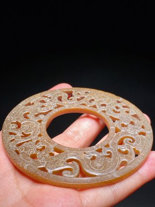 和田玉籽料|汉 和田玉籽料沁色 透雕 螭龙纹 玉璧