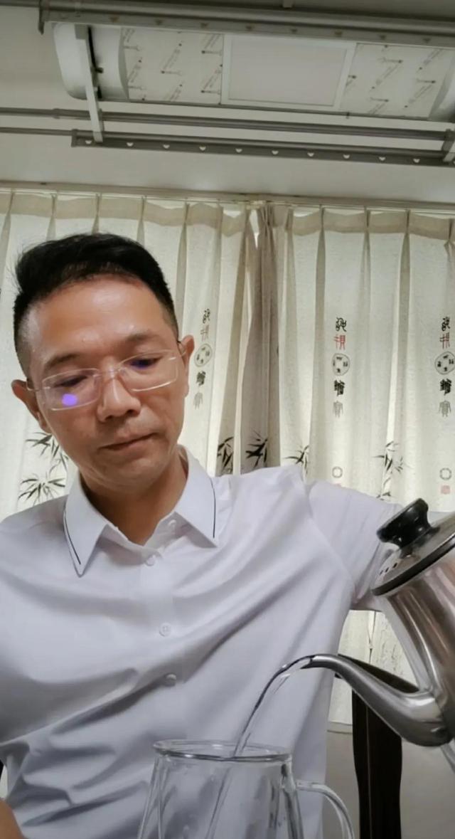 许敏|姚家人出手了!姚克枫助力许敏反击网暴,网友演绎出双人力克开封