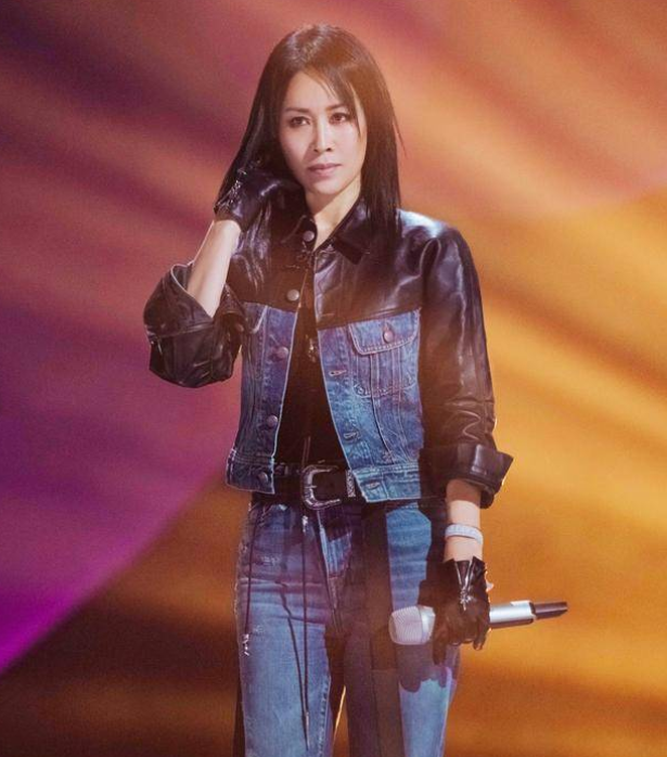 赵露思|明明长了一张相似的脸,一个帅一个“土”,颜值差距太大了