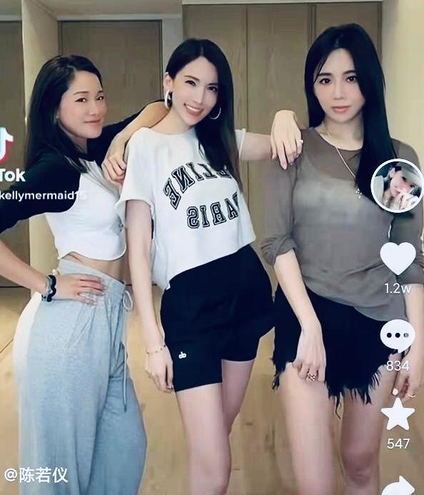 林志颖|林志颖卧室被老婆曝光！老旧手机摆床头柜，沙发被猫挠花舍不得换