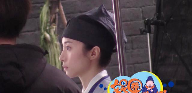 胡冰卿|胡冰卿新剧开机眼窝凹陷显老态现身片场双目无神面露疲色