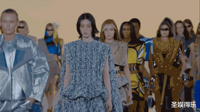 t台秀|女神形象翻车了？19岁谷爱凌走T台暴露缺点，被吐槽“最丑”造型