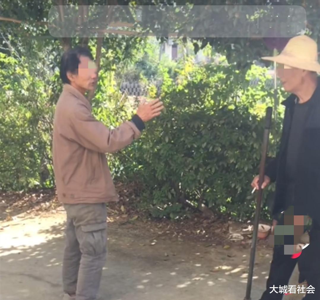 为了相亲的事赌气,湖北一男子离家20多年,回家时父母都不在了