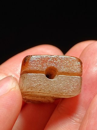 和田玉籽料|汉 和田玉籽料沁色 玉人 跪人 挂件 把件