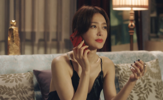 秦岚|《芳心荡漾》频频火出圈,郑合惠子的颜值和秦岚的衣品,都很吸睛