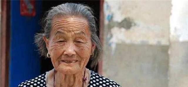 |陈秀英:近亲结婚生3“猴娃”,半辈子没出村,94岁还撑着整个家