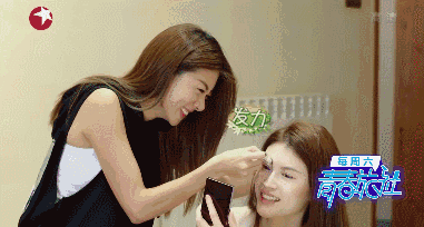 化妆 50+岁的女人,过年化妆“删繁就简”,画好这3个地方,简单又漂亮。