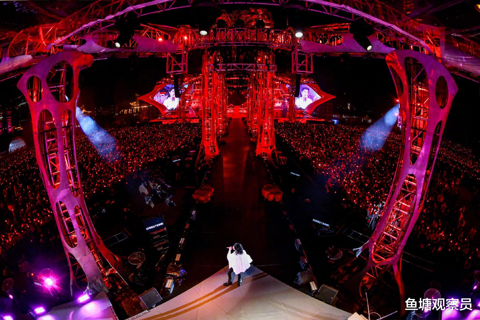 华晨宇|2021娱乐白皮书发布，歌王华晨宇音乐综艺双开花，热度火爆惊人！