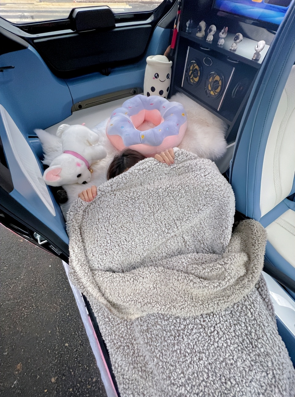 冯提莫|冯提莫变装视频来了！五菱宏光GB首批车主用户，定制款座驾燃爆潮