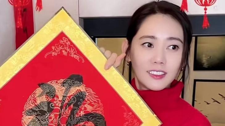 秋瓷炫|秋瓷炫陪老公中国过年，倒贴福字普通话送祝福，豪宅曝光装修淡雅