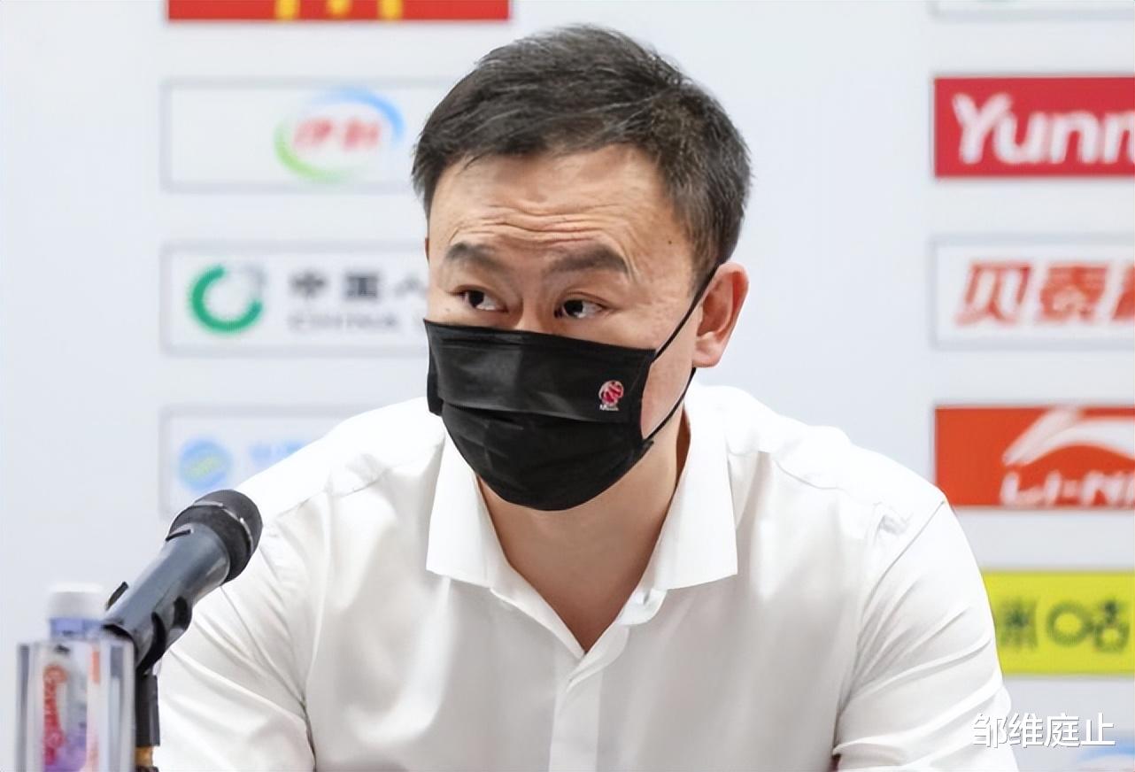 易建联|刘维伟辞职有转机，被打脸的苏群发话了，京媒号召年轻人向易建联学习
