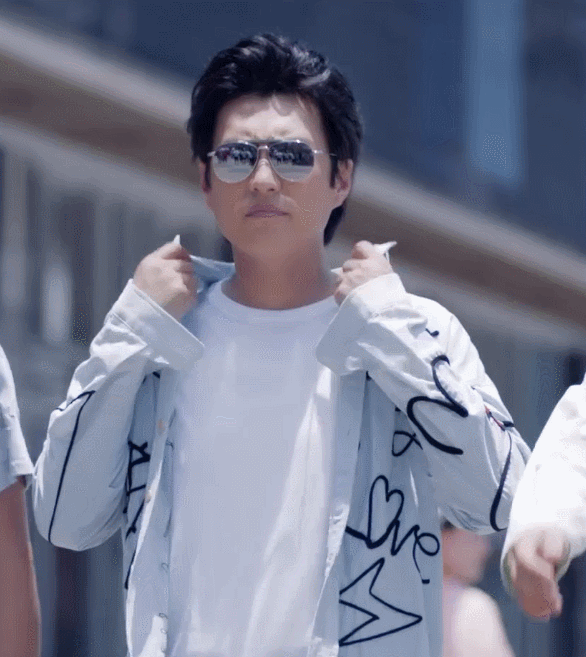 黄晓明|史上最油腻的9位男明星，他们“邪魅一笑”，观众得用一生来治愈