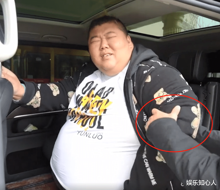 邓超 600斤胖猴仔放弃手术，住院15天后离开，网友：第2个泡泡龙？
