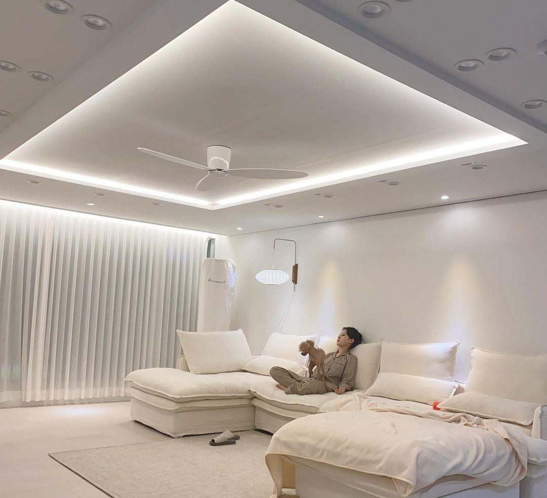 果然客厅大就是任性,一地多用,不仅是健身房,还能在这露营!